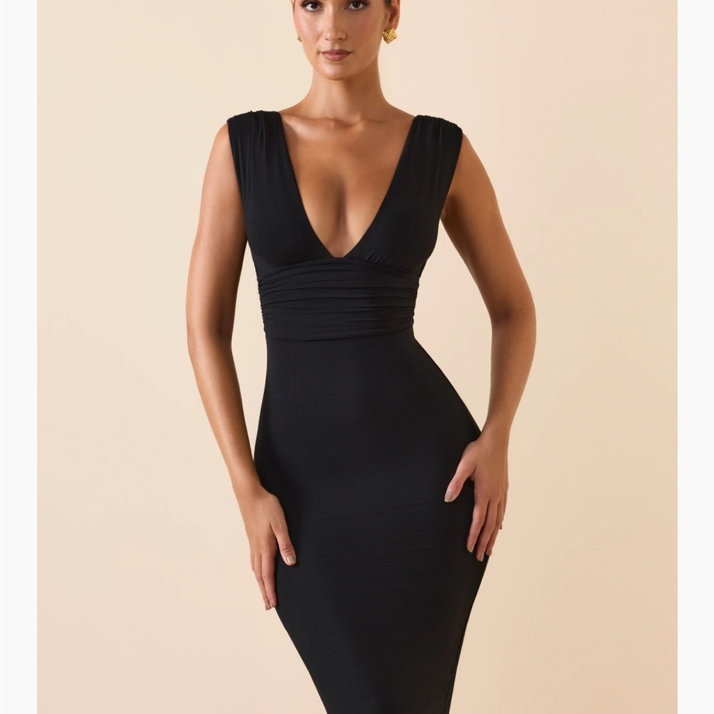 LOOKING FOR Bette Tencel Modal Ruched Plunge Midi Dress Black, OhPolly IN SIZE 4